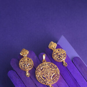 Al Thuraya Gold Pendant Set