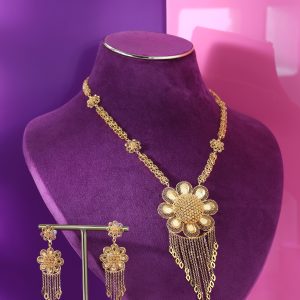 Safa Jameela Gold Haar with intricate floral motifs and golden chains.