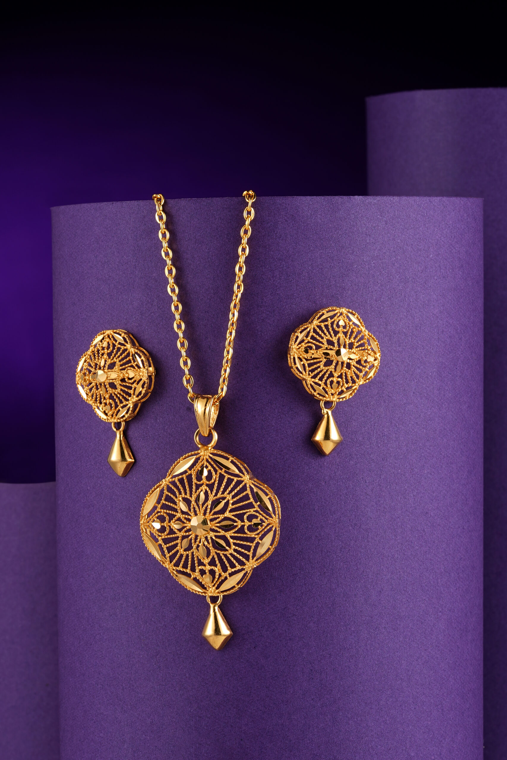 Zahra Al-Qamar Pendant Set – The Blossom Beneath the Moonlight